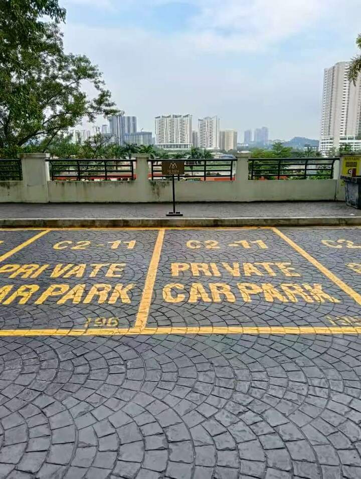 OUG 我的泰宝贝停车场.jpg